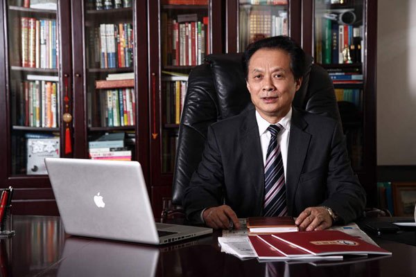 全國人大代表、好醫生藥業集團董事長耿福能